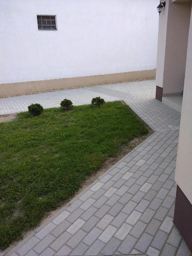 Otthon Apartman Hajduszoboszlo Exterior photo